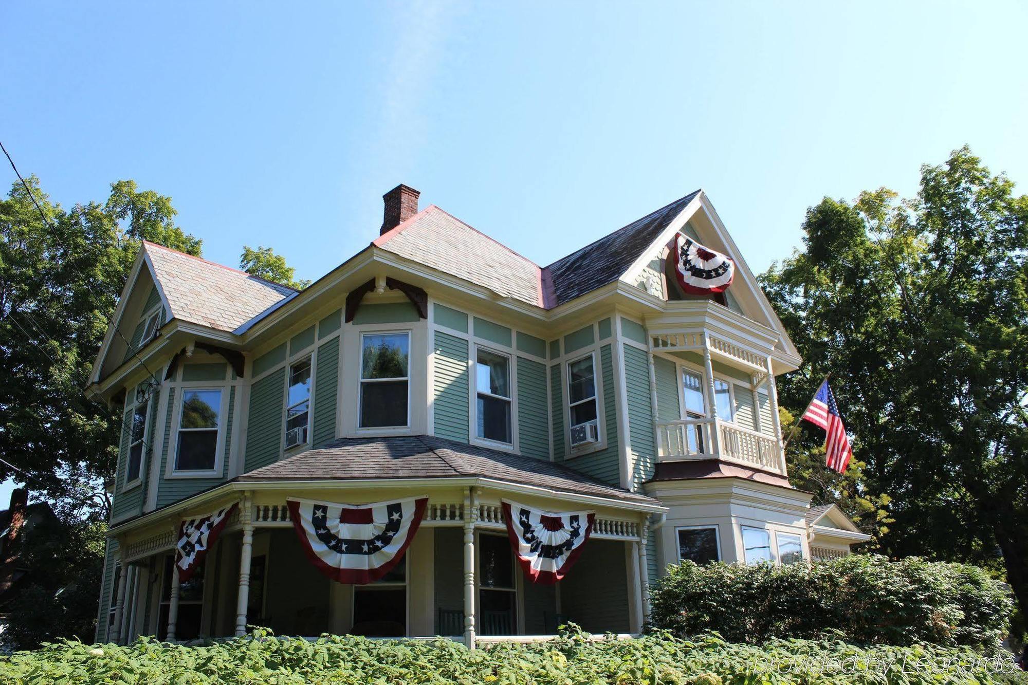 Heart Of The Village Bed & Breakfast In Shelburne Vt Exterior foto